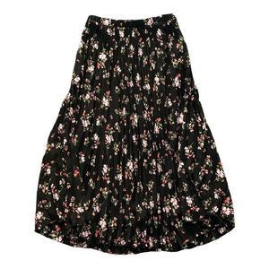 NWT ladies black floral pleated skirt by Vince Camuto.